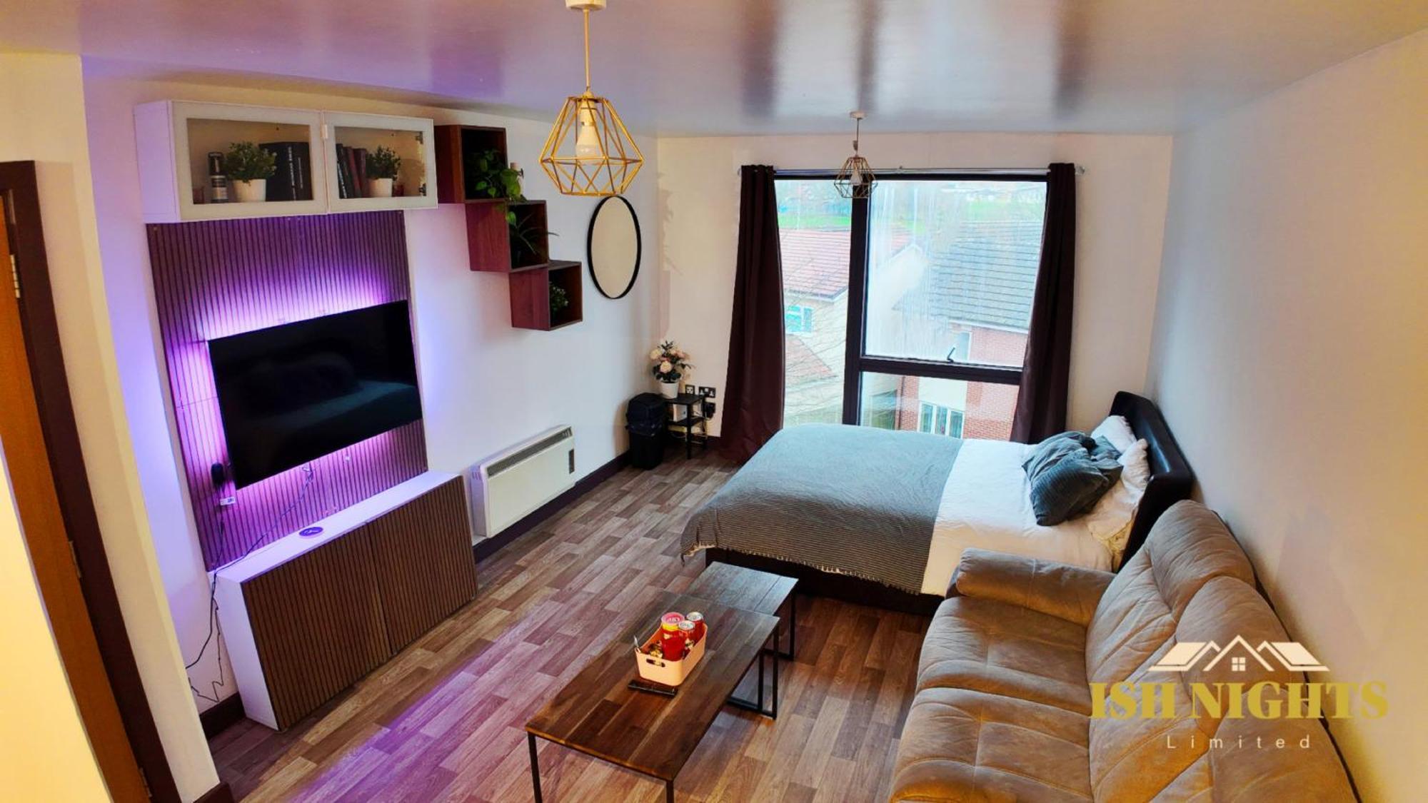 Luxurious Birmingham City Apartment Exterior photo